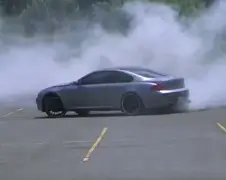 Kijken, maar vooral luisteren naar een V10 BMW M5