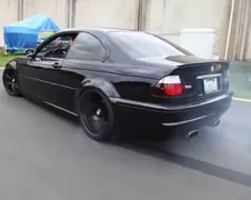 Rubber verbranden met BMW rijder