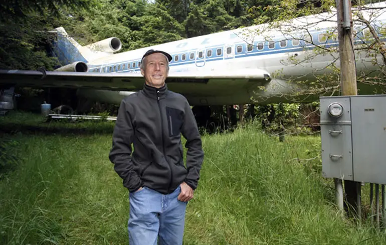 Een oude Boeing 727 als woning voor Bruce