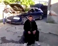 Bulgaar test airbag met zijn buurman