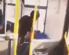 Rake klappen tijdens busritje