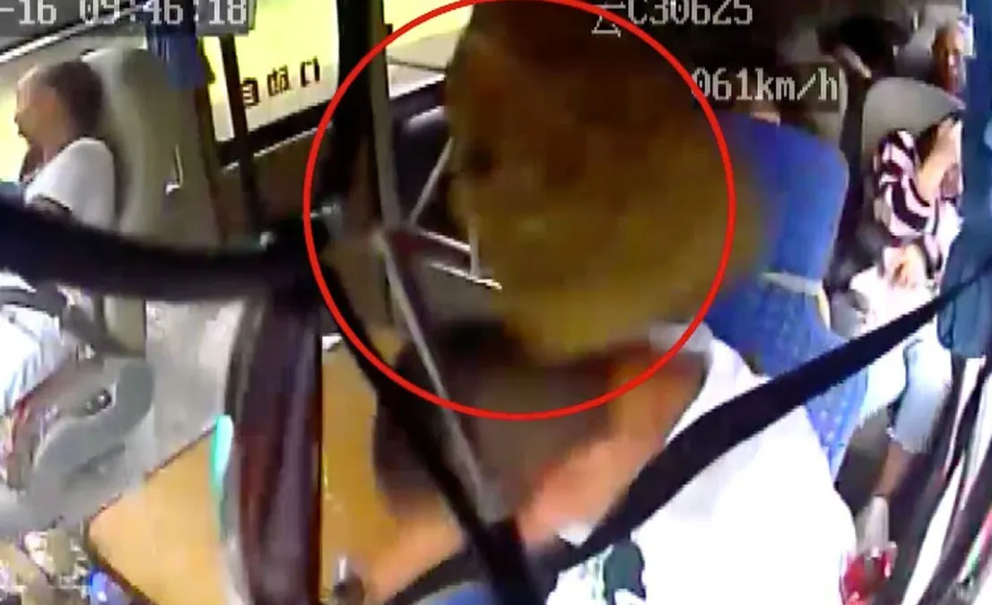 Chinese chauffeur kreeg te maken rollende stenen