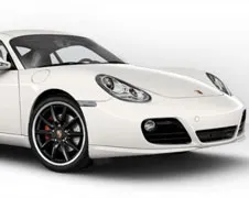 Porsche Cayman S maakt korte vlucht in Novosibirsk