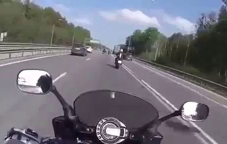 Scherpe motorrijder voorkomt mega klapper