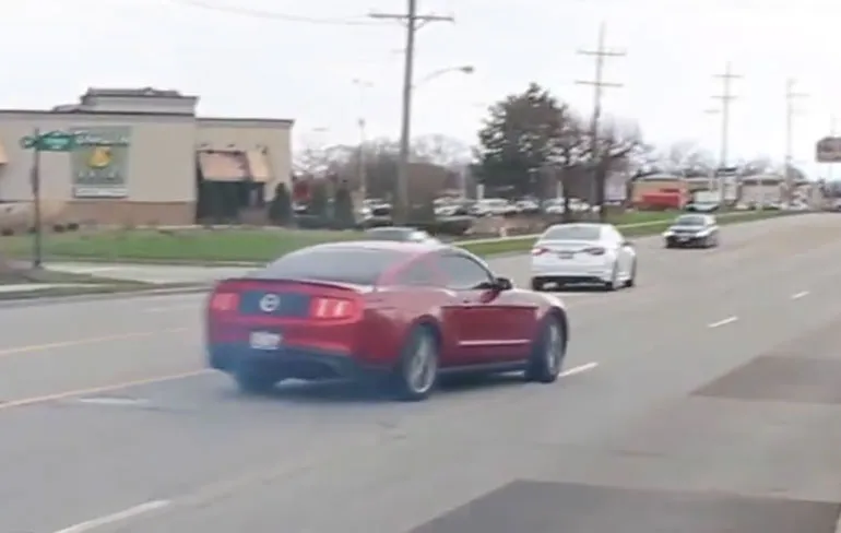 Cars and Coffee meeting niet zo succesvol voor Mustang rijder