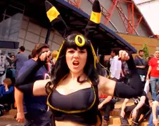 Malle mensen kijken tijdens London Comic Con
