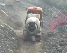 Betonvrachtwagen even buitengebruik