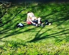 Koppeltje gaat lekker in het park van Crawley