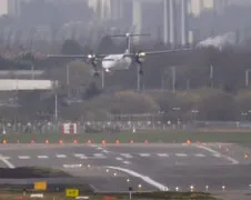 Propellor vliegtuigen stoeien met crosswind Birmingham