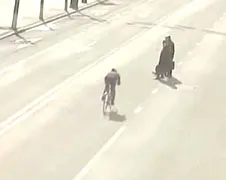 Wielrenner kijkt niet uit zijn doppen