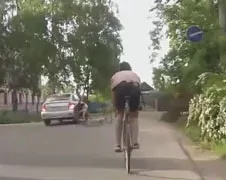 Wielrenner kan wel spiegeltje gebruiken