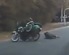 Knuppels op motoren compilatie