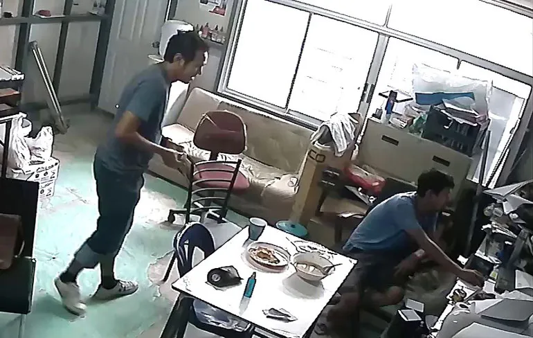 Hondje komt even om aandacht vragen