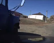 Tankwagen gaat voor korte vlucht in Dukes of Hazzard stijl