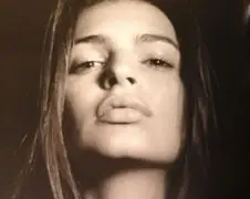 Emily Ratajkowski topless voor John Urbano