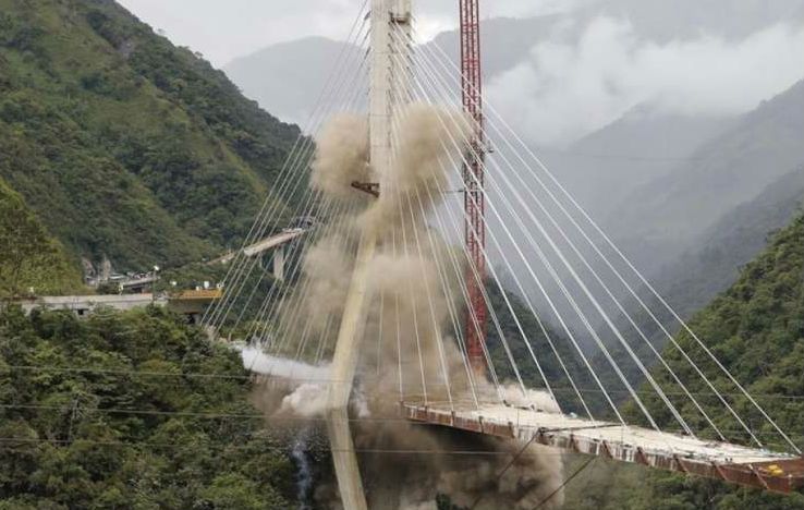 Colombiaanse ramp brug opgeblazen