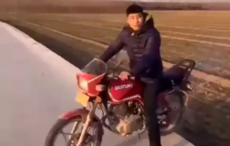 Chinees doet poging tot freestyle motocross