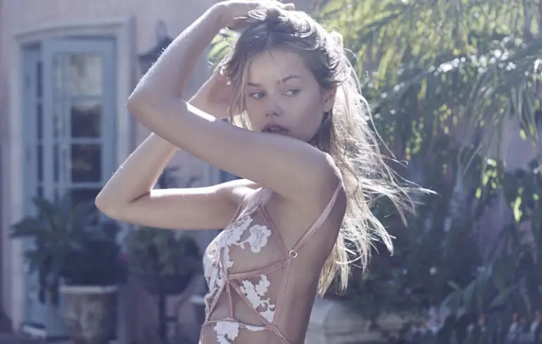 Frida Aasen doet shoot voor For Love & Lemons