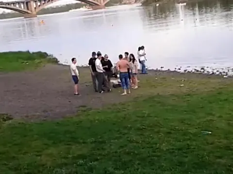 Rellen aan de oever