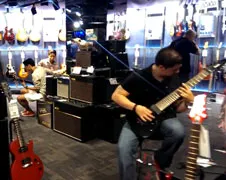 Je zal bij het Guitar Center werkzaam zijn