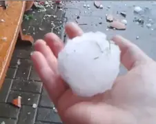 Hagelstenen zo groot al tennisballen