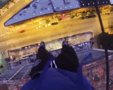 Omdat een hijskraan beklimmen altijd gekker kan