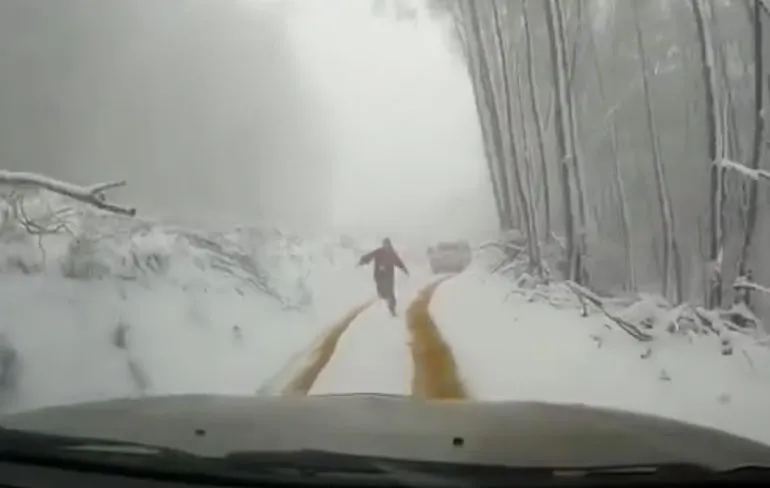 Handrem is geen overbodige luxe tijdens het pissen