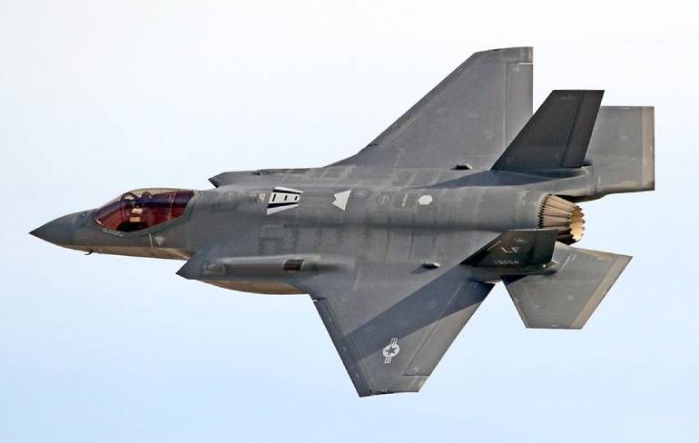 Hardcore straaljager porno: Spelen met een Lockheed Martin-F-35 Lightning II