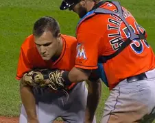 Dan Jennings maakt kopbal tijdens honkbal