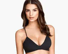 Emily Ratajkowski doet een H en M-etje
