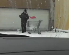 Chef sneeuwverwerking bij de Wal-Mart in actie