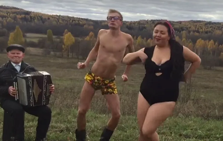 Bonya en Kuzmich doen het Gianluca Vacchi dansje