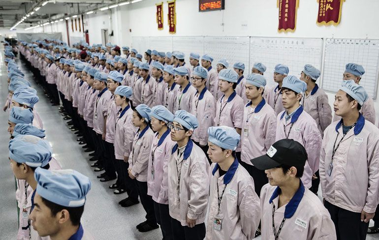 Undercover als werknemer in fabriek waar iPhones worden gemaakt