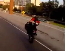 Amateur coureur gaat er even bij liggen