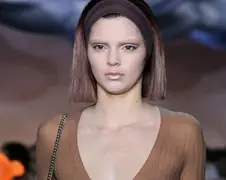 Kendall Jenner in doorkijk shirtje bij Marc Jacobs show