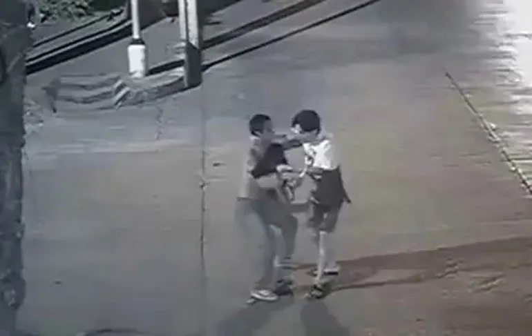 Thaise piloot in opleiding doodgestoken om iPhone