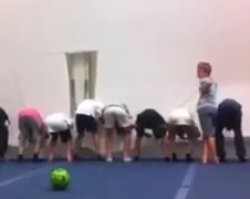 Gastje wil niet bukken tijdens kontje