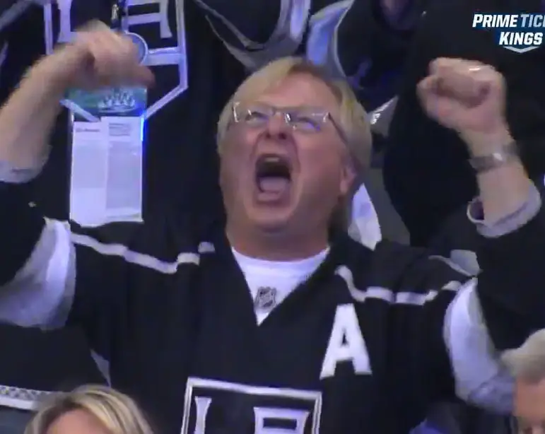LA Kings fan gaat los
