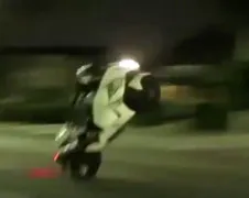 Suzuki op het achterwiel helpen in Larchmont