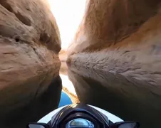 Direct op de loodjeslijst: Jetski door Canyon