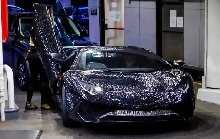 Daria Radionova en haar 2 miljoen kristallen op een Aventador