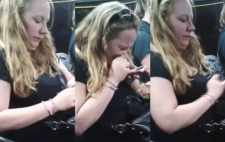 Vrouw gaat voor opkikkertje in poedervorm in het openbaar vervoer