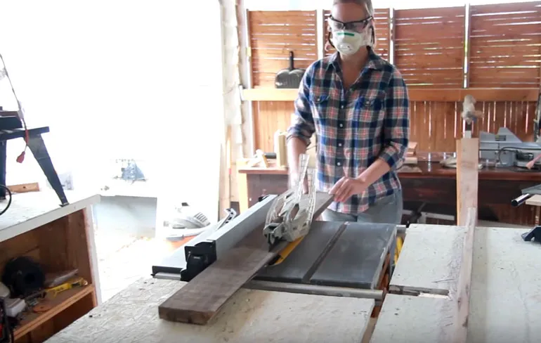 Kijken naar de honkbalknuppel van Linn