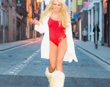 Carolyn Anderson wil heel graag op Pamela Anderson lijken