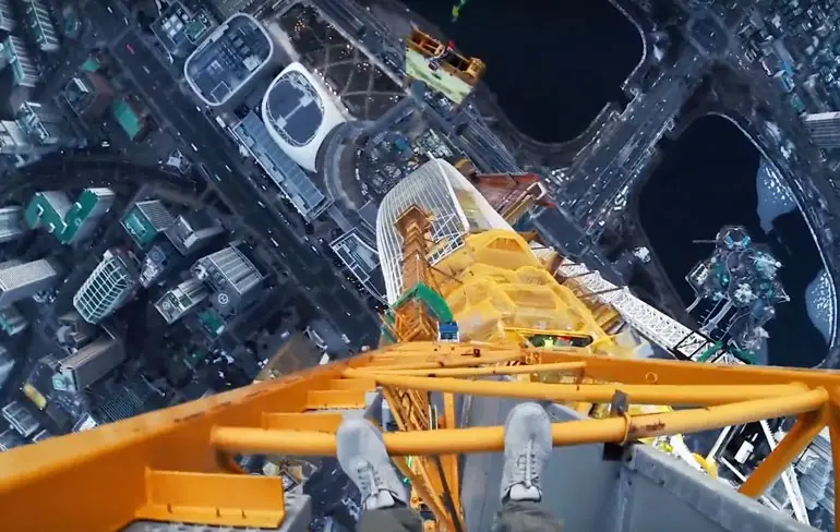 Even de Lotte World Tower in Zuid-Korea beklimmen