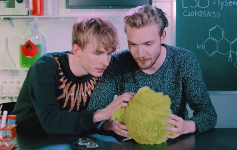Bastiaan aan de LSD voor Drugslab