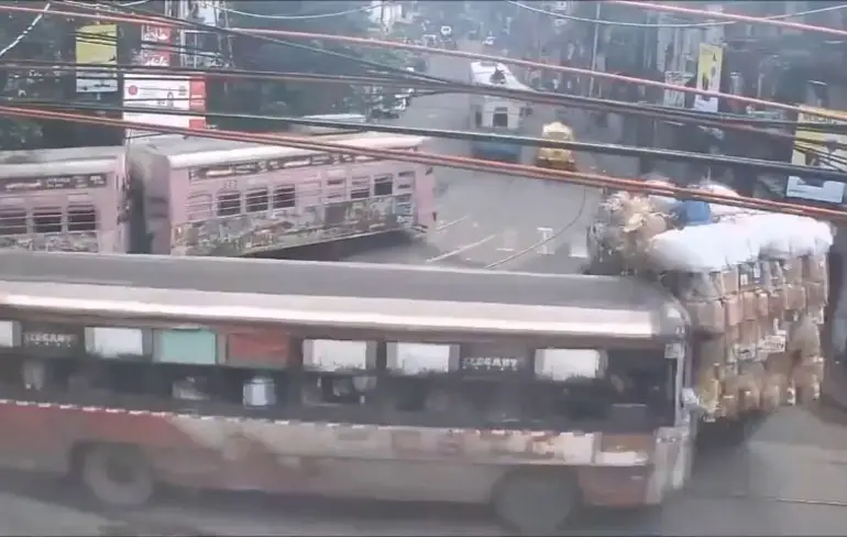Indiër komt met de schrik vrij na aanrijding