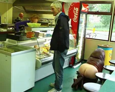 Walrusje laat bips zien in snackbar