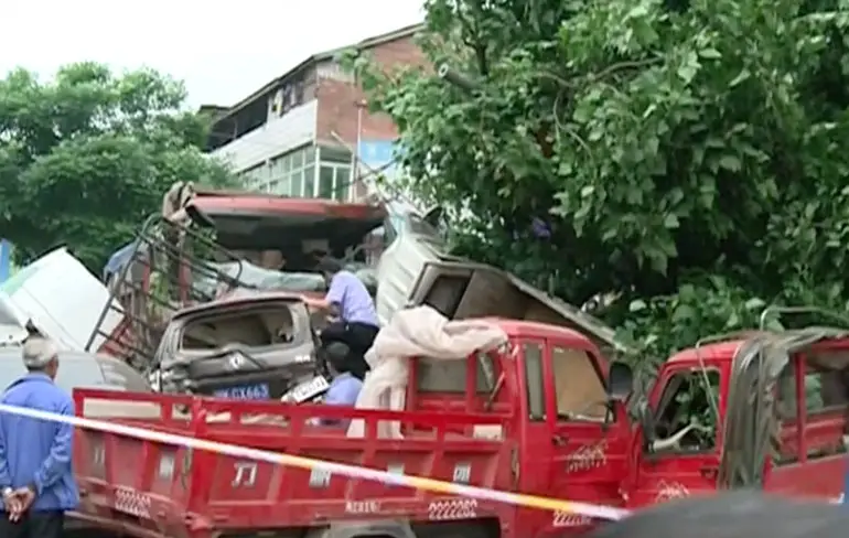 8 gewonden na mega klapper in Neijiang City