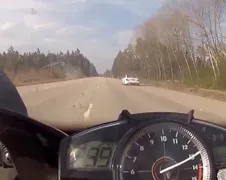 Mercedes SL63 AMG vs Yamaha R1